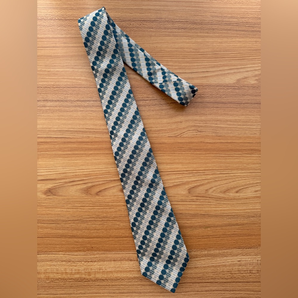 Stylish Polka Dot Men's Tie